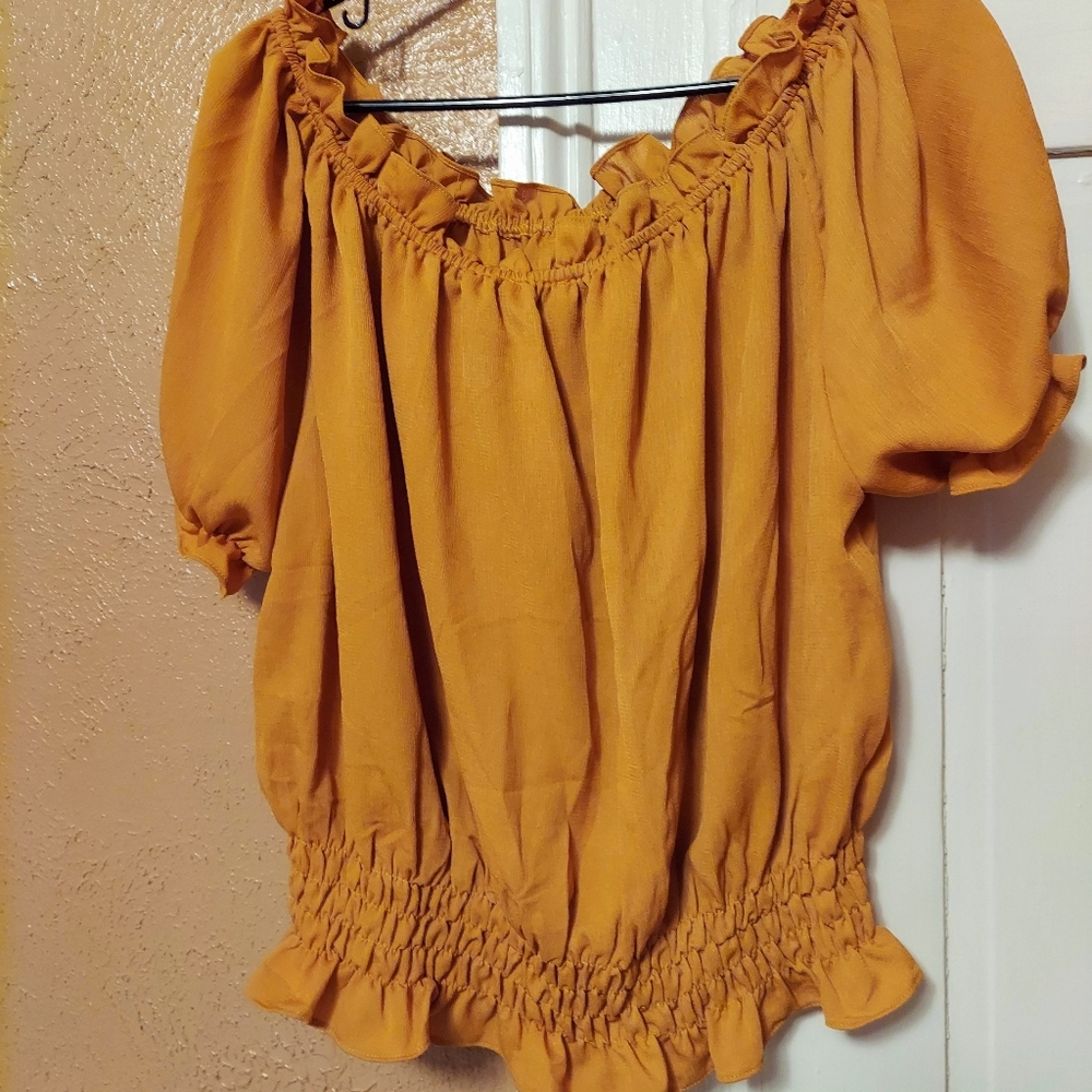 Blouse. - Picture 2 of 3